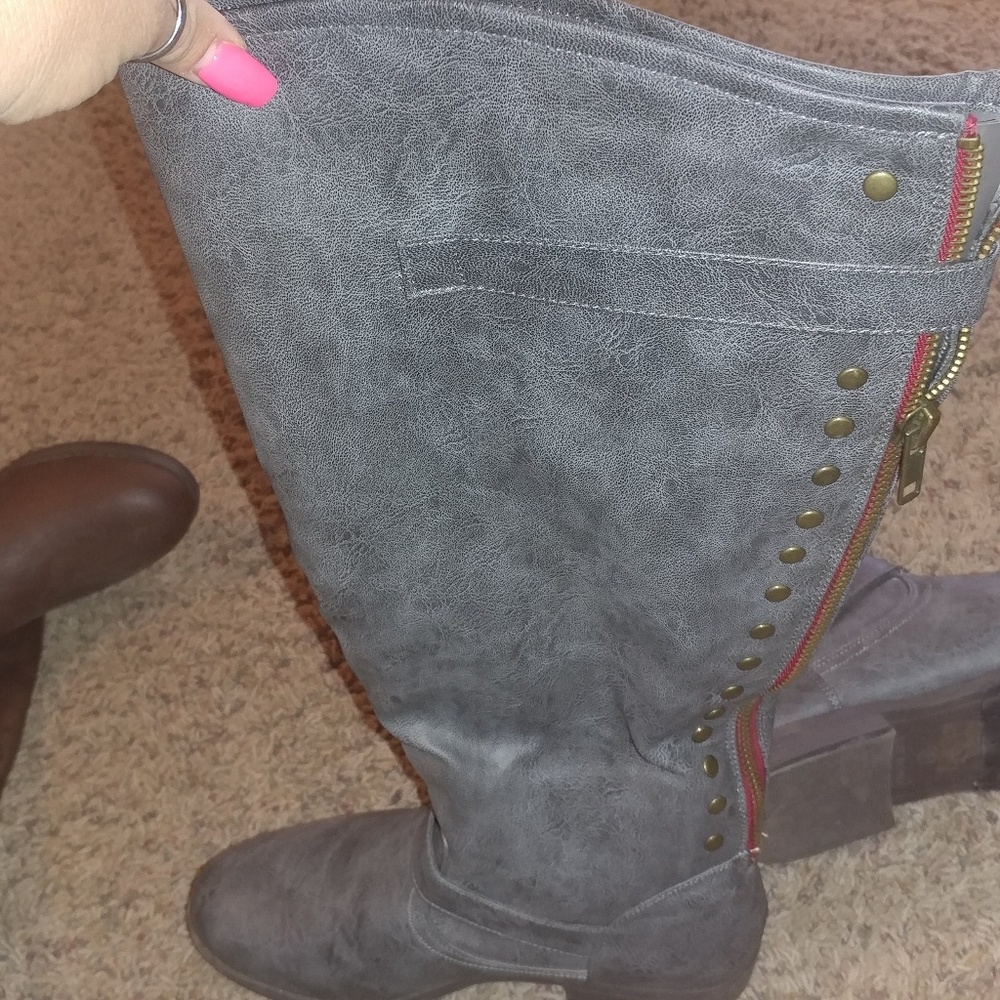 Boots - Picture 3 of 4
